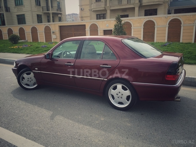 Mercedes C 200 1999, 235,000 km - 2.0 l - Bakı