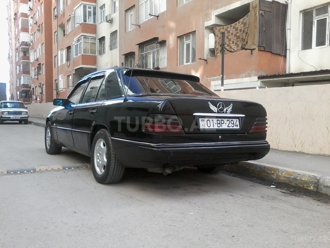 Mercedes E 300 1986, 45,000 km - 3.0 l - Bakı