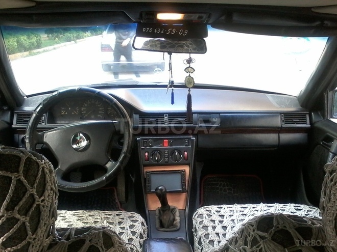 Mercedes E 300 1986, 45,000 km - 3.0 l - Bakı