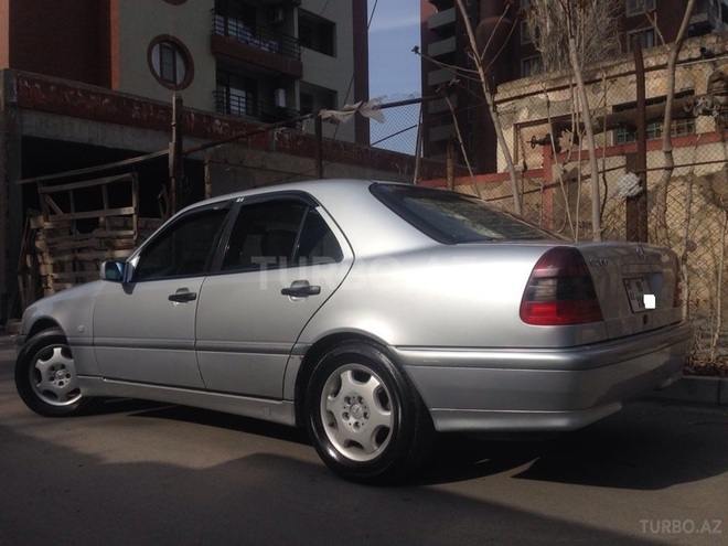 Mercedes C 200 2000, 210,000 km - 2.0 l - Bakı