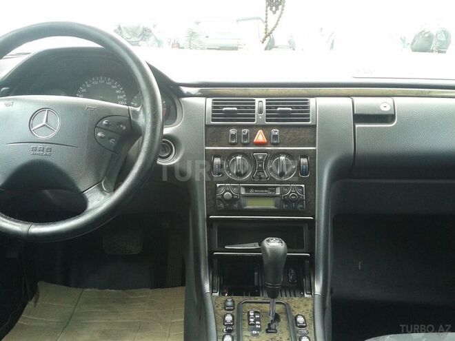 Mercedes E 220 2000, 320,573 km - 2.2 л - Bakı