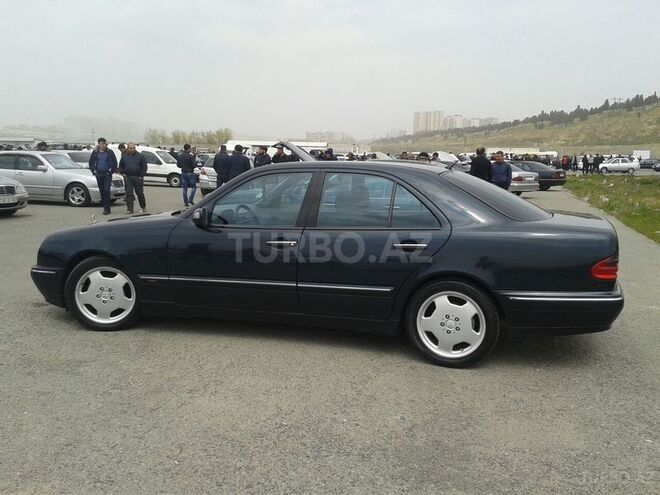 Mercedes E 220 2000, 320,573 km - 2.2 л - Bakı