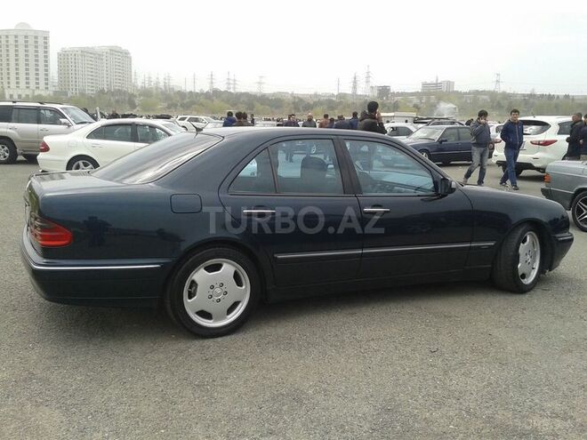 Mercedes E 220 2000, 320,573 km - 2.2 л - Bakı