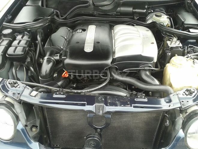 Mercedes E 220 2000, 320,573 km - 2.2 л - Bakı