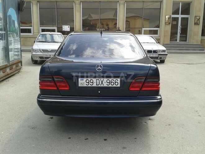 Mercedes E 220 2000, 320,573 km - 2.2 л - Bakı