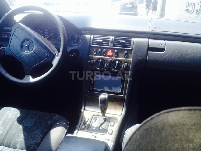 Mercedes E 230 1996, 396,000 km - 2.3 l - Bakı