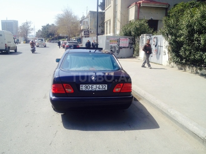 Mercedes E 230 1996, 396,000 km - 2.3 l - Bakı
