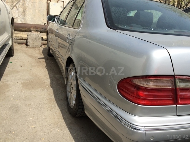 Mercedes E 240 2001, 182,000 km - 2.4 l - Bakı