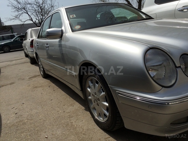 Mercedes E 240 2001, 182,000 km - 2.4 l - Bakı