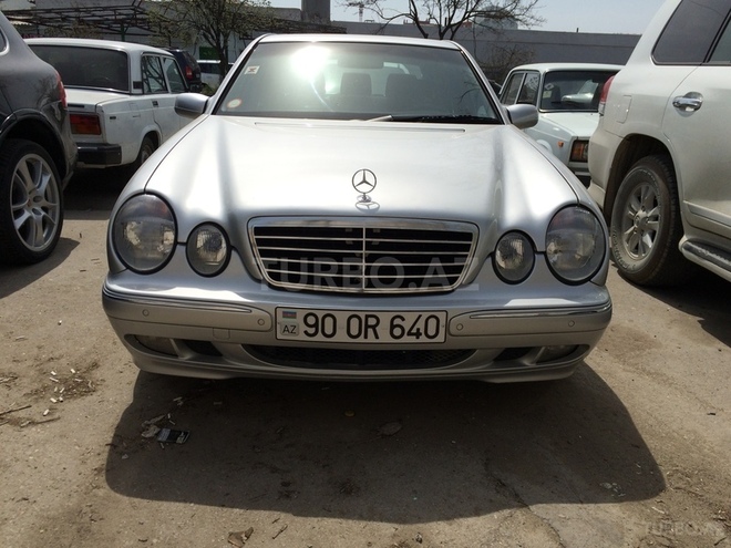 Mercedes E 240 2001, 182,000 km - 2.4 l - Bakı