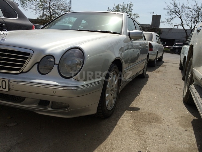 Mercedes E 240 2001, 182,000 km - 2.4 l - Bakı