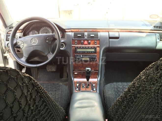 Mercedes E 240 2001, 182,000 km - 2.4 l - Bakı