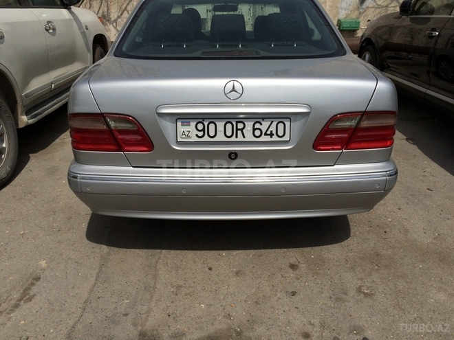Mercedes E 240 2001, 182,000 km - 2.4 l - Bakı