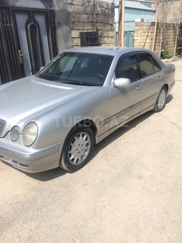 Mercedes E 220 2001, 250,000 km - 2.2 l - Bakı