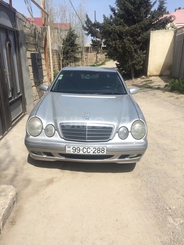 Mercedes E 220 2001, 250,000 km - 2.2 l - Bakı