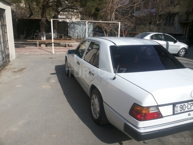 Mercedes E 200 1991, 443,500 km - 2.0 l - Bakı