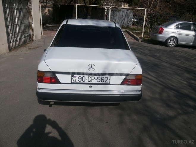 Mercedes E 200 1991, 443,500 km - 2.0 l - Bakı