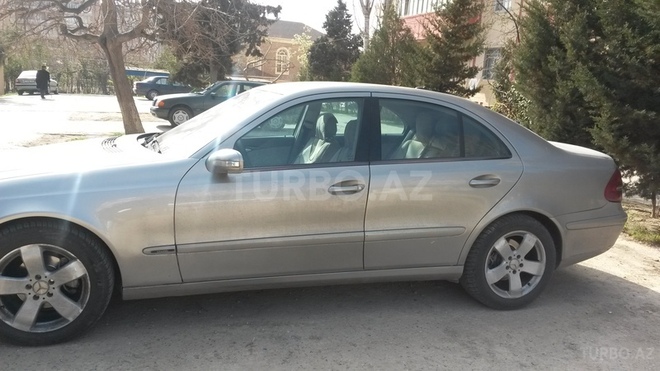 Mercedes E 220 2003, 236,000 km - 2.2 л - Bakı