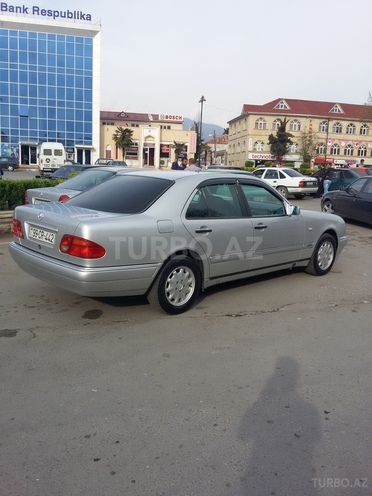 Mercedes E 220 1999, 320,000 km - 2.2 l - Zaqatala