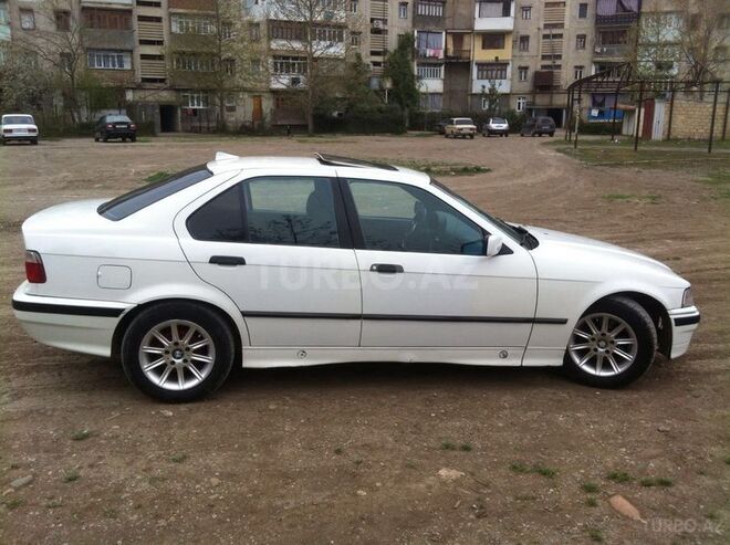 BMW 318 1992, 560,000 km - 1.8 l - Gəncə