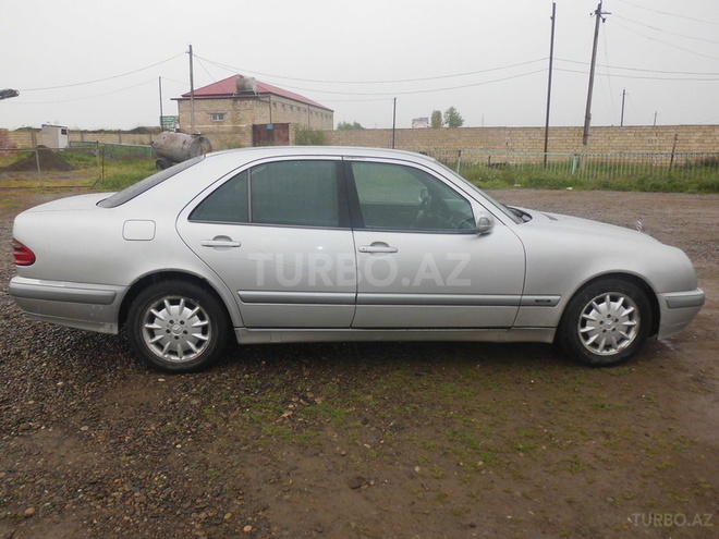 Mercedes E 220 2000, 360,000 km - 2.2 l - İmişli