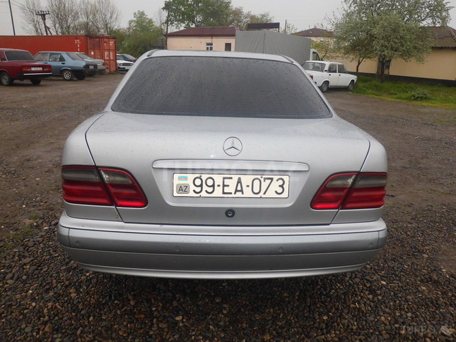 Mercedes E 220 2000, 360,000 km - 2.2 l - İmişli