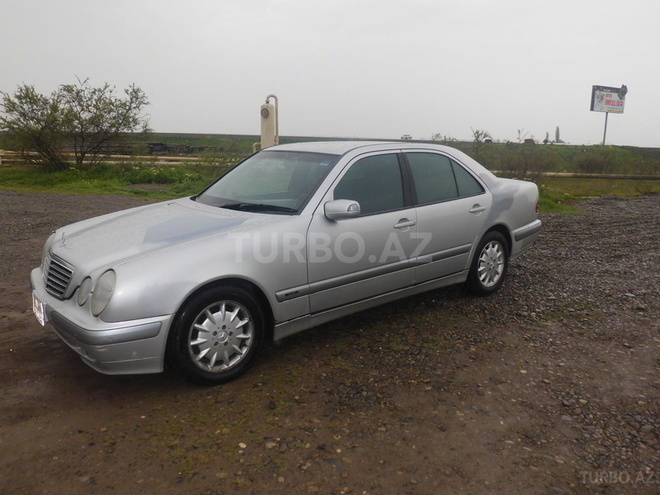 Mercedes E 220 2000, 360,000 km - 2.2 l - İmişli
