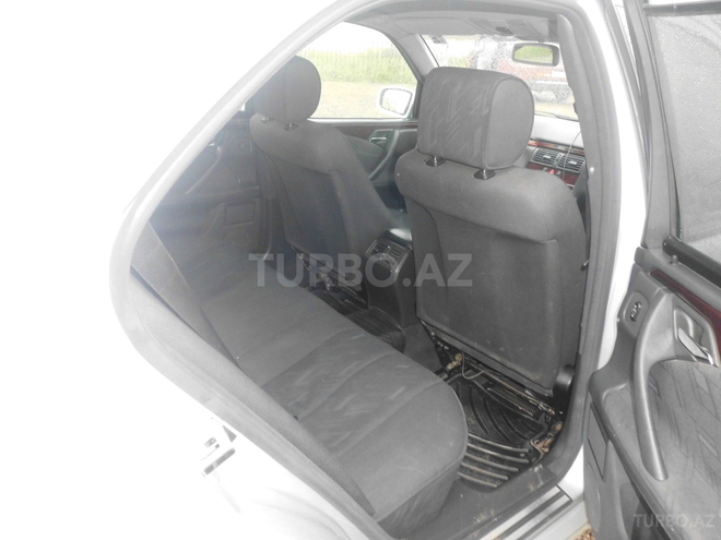 Mercedes E 220 2000, 360,000 km - 2.2 l - İmişli