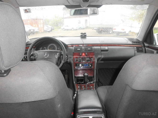 Mercedes E 220 2000, 360,000 km - 2.2 l - İmişli