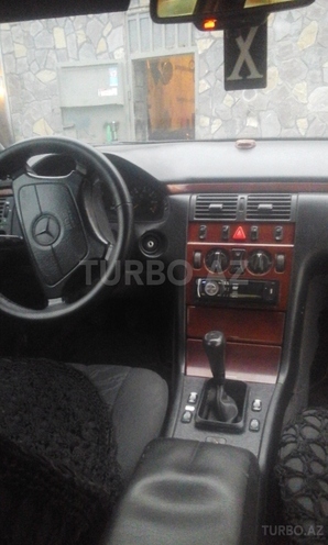 Mercedes E 230 1995, 380,000 km - 0.3 l - Bakı