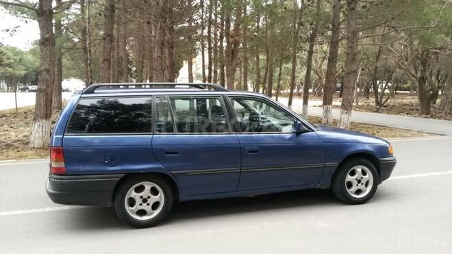 Opel Astra 1993, 250,000 km - 1.6 l - Sumqayıt