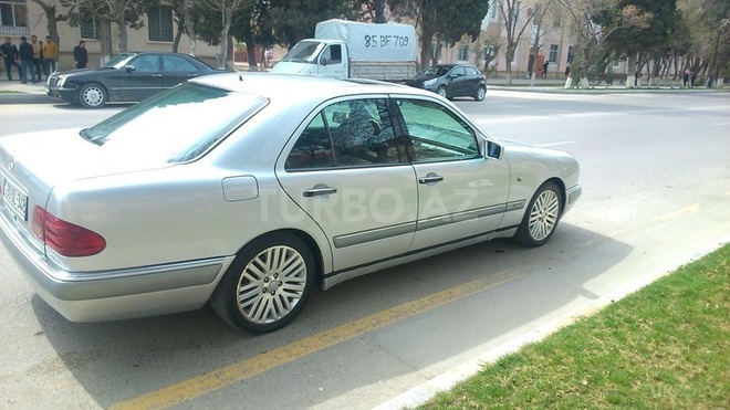 Mercedes E 300 1997, 284,000 km - 3.0 l - Sumqayıt