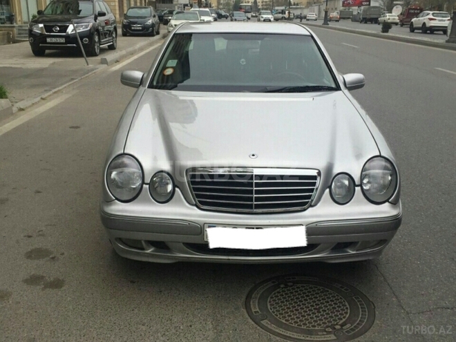 Mercedes E 220 1999, 300,000 km - 2.2 l - Bakı