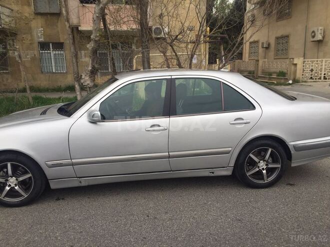 Mercedes E 220 1999, 300,000 km - 2.2 l - Bakı