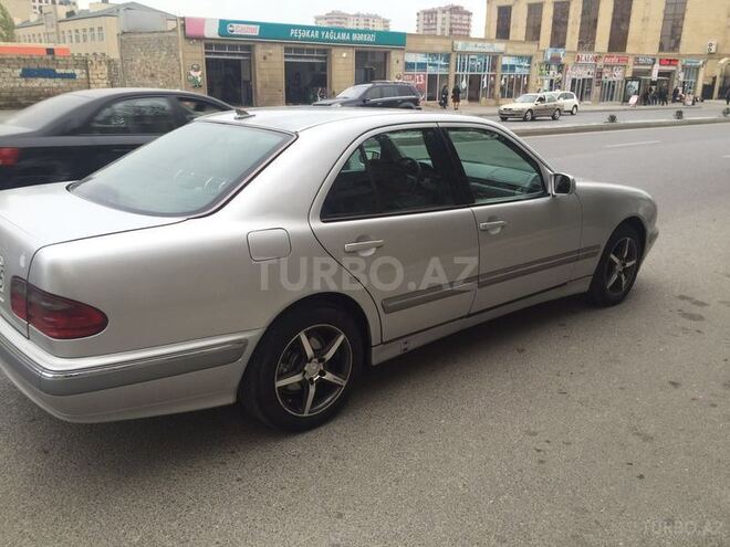 Mercedes E 220 1999, 300,000 km - 2.2 l - Bakı
