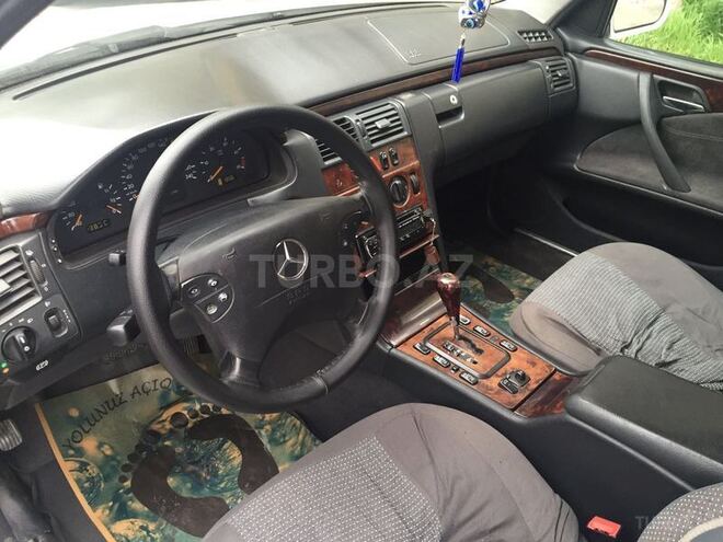 Mercedes E 220 1999, 300,000 km - 2.2 l - Bakı