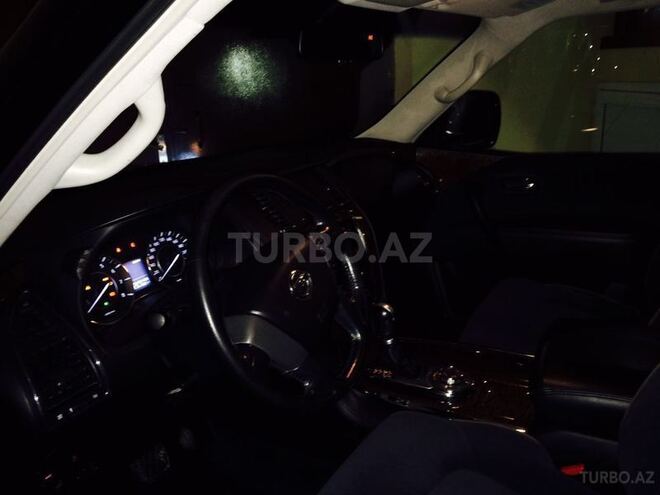 Nissan Patrol 2011, 130,000 km - 5.6 л - Bakı