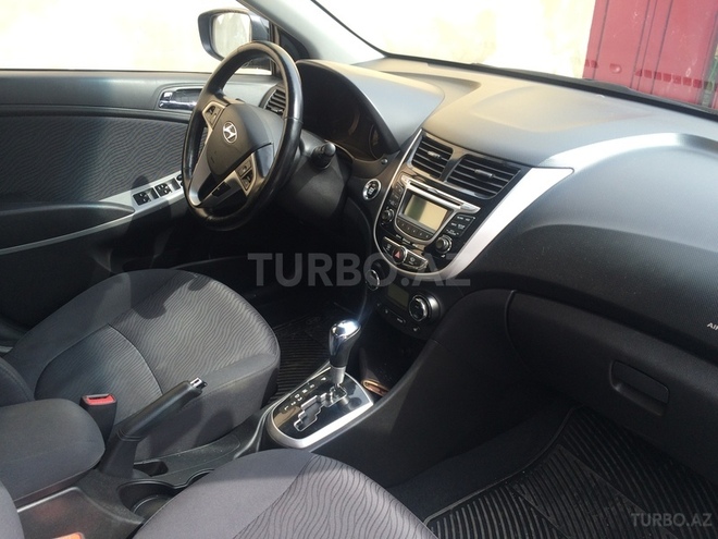Hyundai Accent 2013, 820,000 km - 1.6 l - Bakı