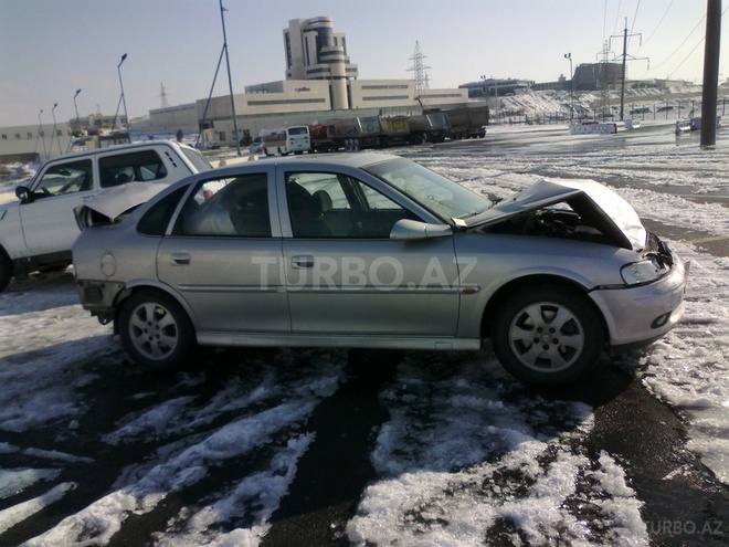 Opel Vectra 2001, 250,000 km - 1.8 l - Bakı