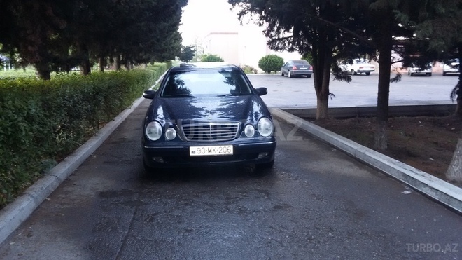 Mercedes E 220 2000, 237,546 km - 2.2 л - Bərdə