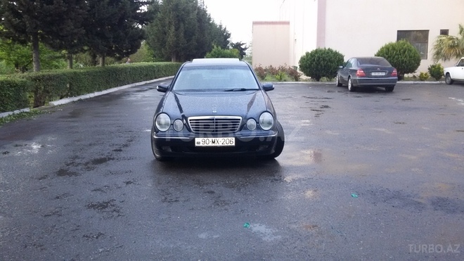 Mercedes E 220 2000, 237,546 km - 2.2 л - Bərdə