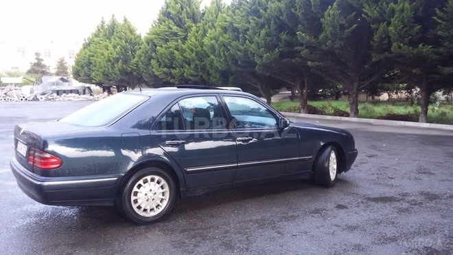 Mercedes E 220 2000, 237,546 km - 2.2 л - Bərdə