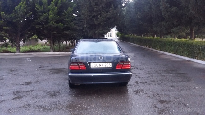 Mercedes E 220 2000, 237,546 km - 2.2 л - Bərdə