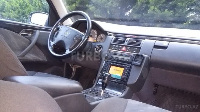 Mercedes E 220 2000, 237,546 km - 2.2 л - Bərdə