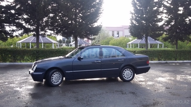 Mercedes E 220 2000, 237,546 km - 2.2 л - Bərdə