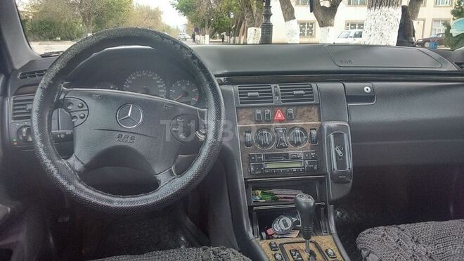 Mercedes E 220 2000, 200,000 km - 2.2 l - Naxçıvan