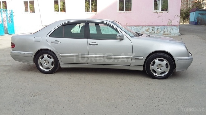 Mercedes E 220 2001, 3,874,675 km - 2.2 l - Bakı