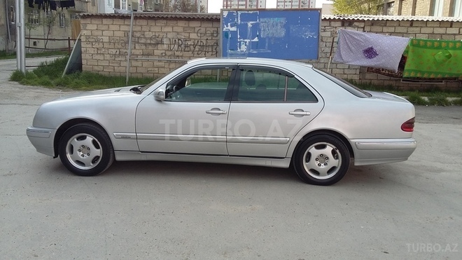 Mercedes E 220 2001, 3,874,675 km - 2.2 l - Bakı