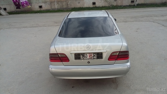 Mercedes E 220 2001, 3,874,675 km - 2.2 l - Bakı