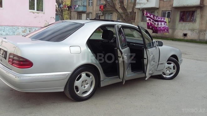 Mercedes E 220 2001, 3,874,675 km - 2.2 l - Bakı